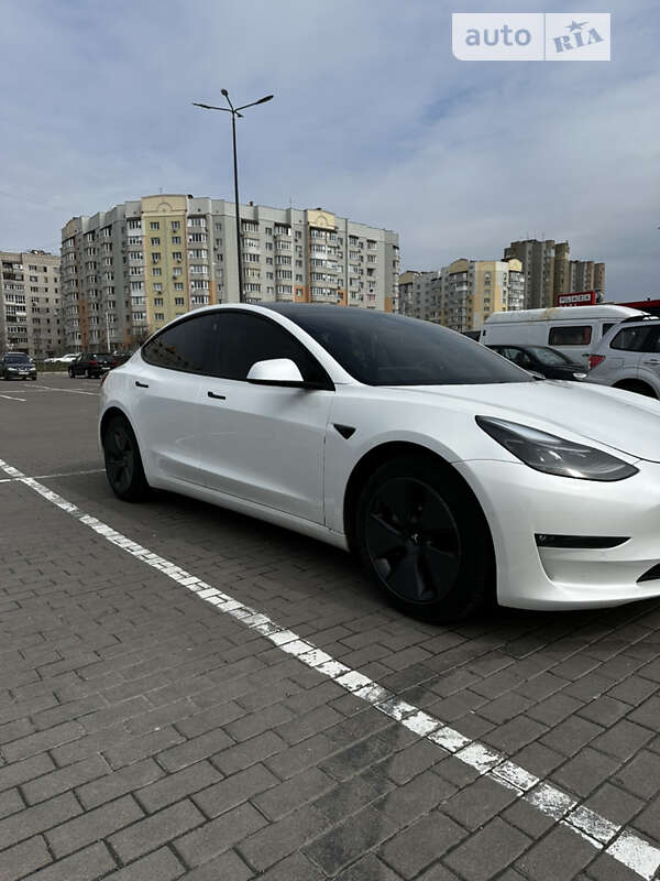 Седан Tesla Model 3 2021 в Виннице