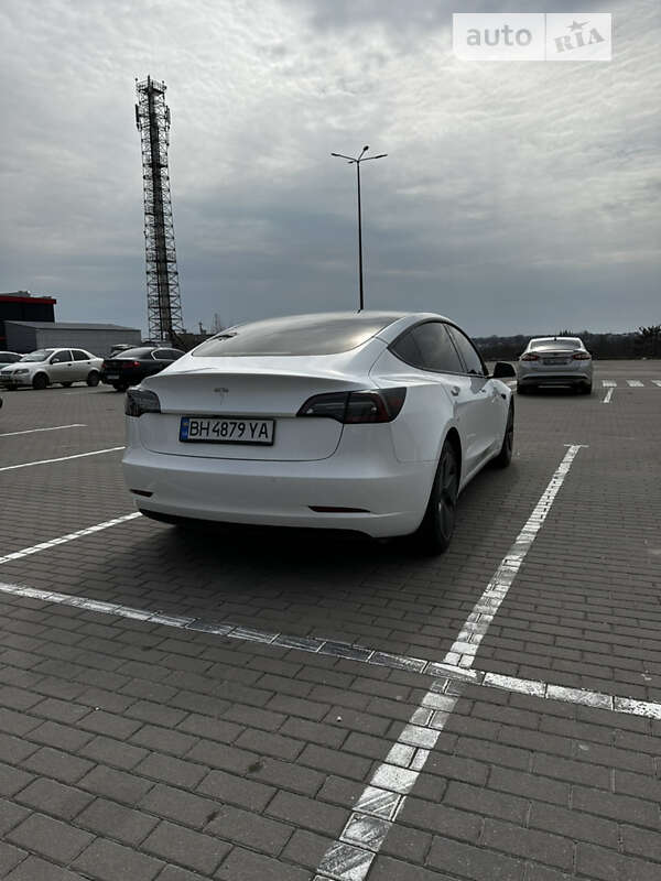 Седан Tesla Model 3 2021 в Виннице