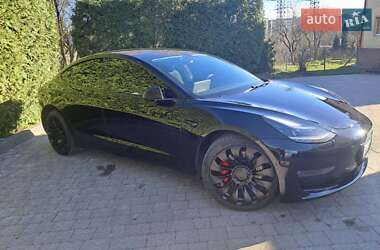 Седан Tesla Model 3 2021 в 