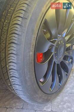 Седан Tesla Model 3 2021 в 