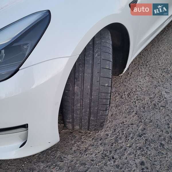 Седан Tesla Model 3 2021 в Миколаєві