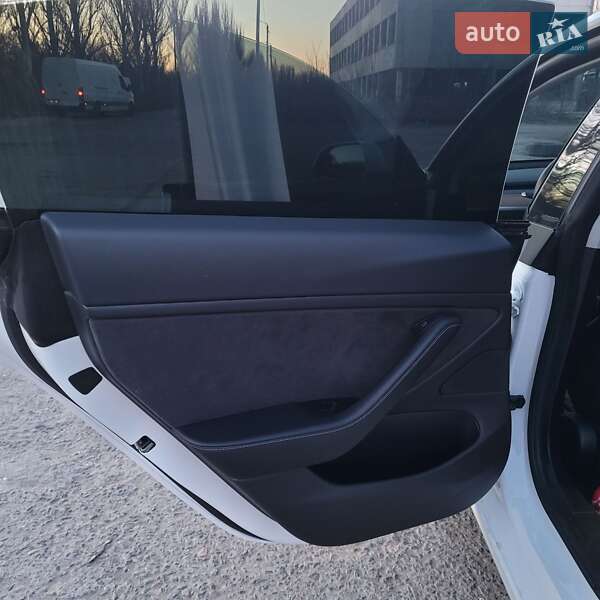 Седан Tesla Model 3 2021 в Миколаєві