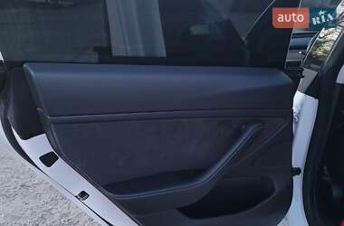 Седан Tesla Model 3 2021 в 