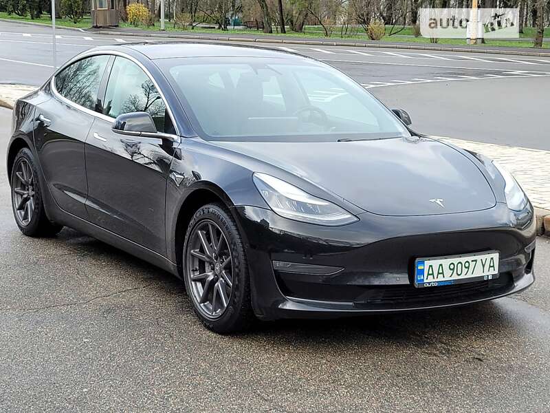 Седан Tesla Model 3 2019 в 