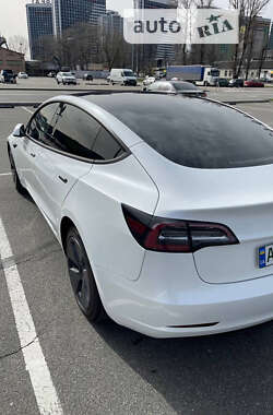 Седан Tesla Model 3 2022 в Киеве