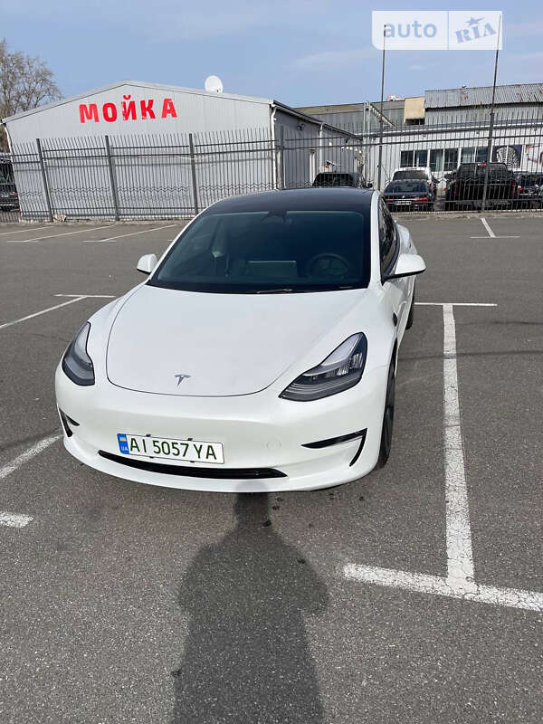 Седан Tesla Model 3 2022 в Києві