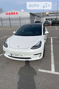 Седан Tesla Model 3 2022 в Киеве