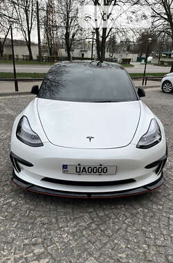 Седан Tesla Model 3 2023 в Тернополі