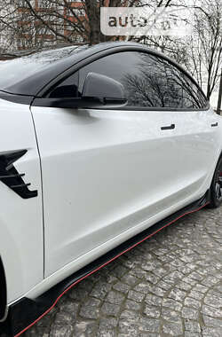 Седан Tesla Model 3 2023 в Тернополі