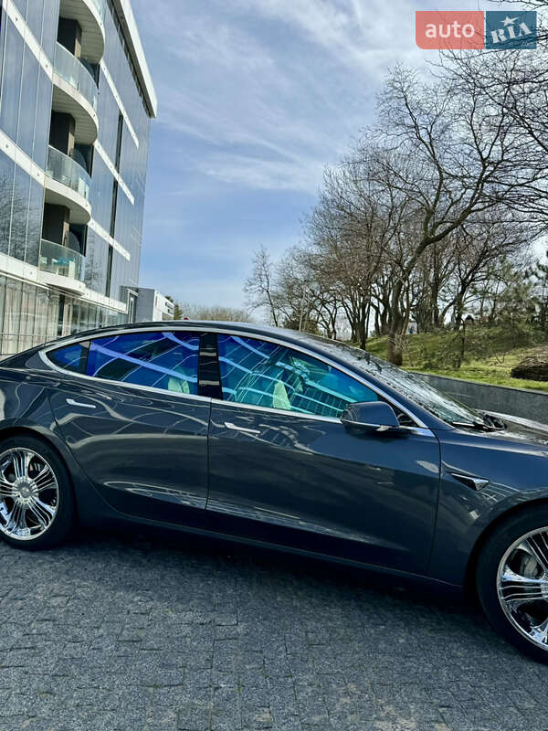 Седан Tesla Model 3 2019 в Одесі