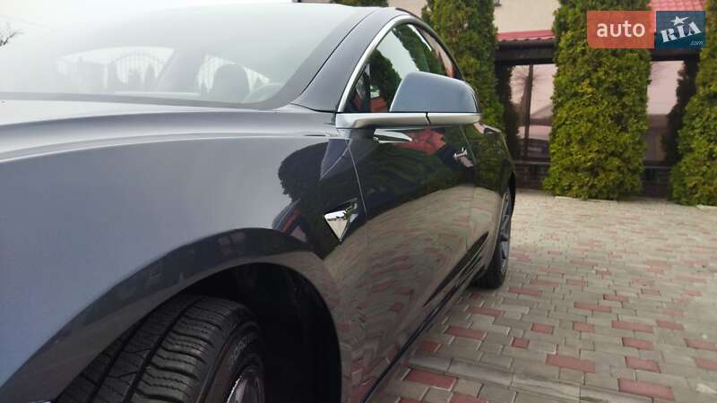 Седан Tesla Model 3 2018 в Староконстантинове