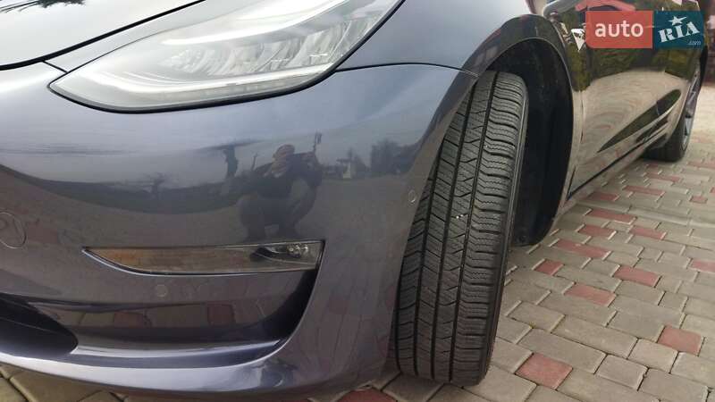 Седан Tesla Model 3 2018 в Староконстантинове