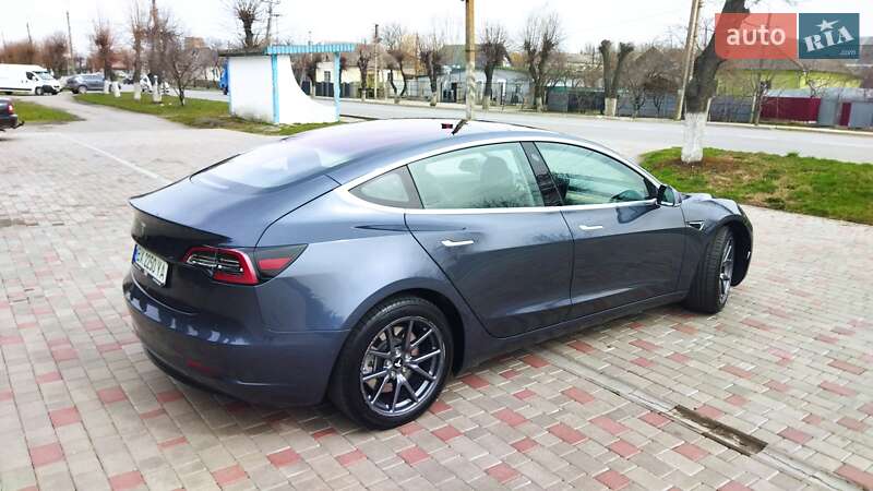 Седан Tesla Model 3 2018 в Староконстантинове