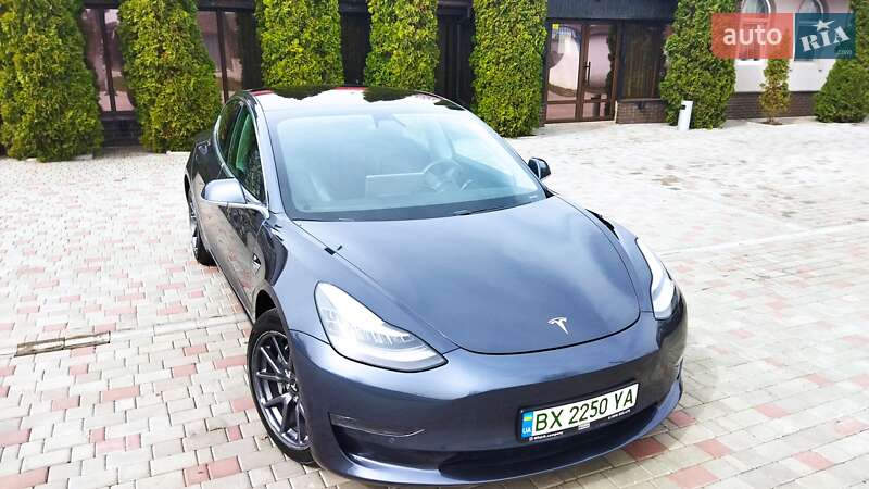 Седан Tesla Model 3 2018 в Староконстантинове