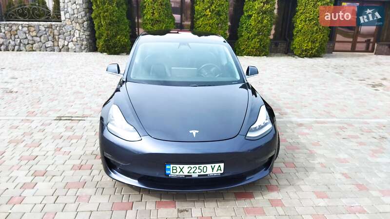 Седан Tesla Model 3 2018 в Староконстантинове