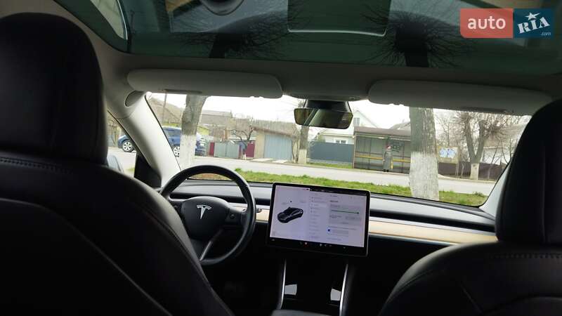 Седан Tesla Model 3 2018 в Староконстантинове