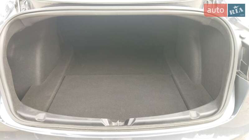 Седан Tesla Model 3 2018 в Староконстантинове