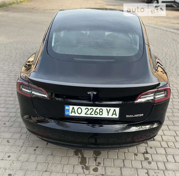 Седан Tesla Model 3 2021 в Ужгороді