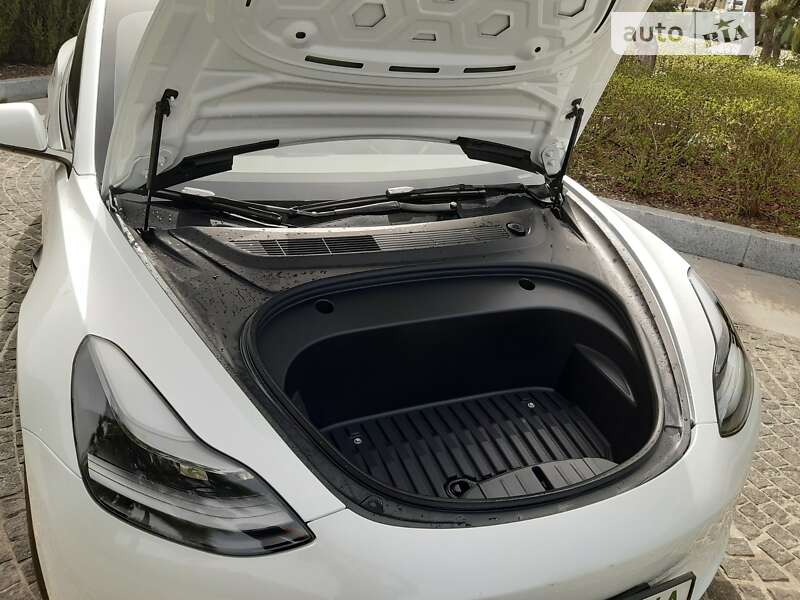 Седан Tesla Model 3 2022 в Дніпрі