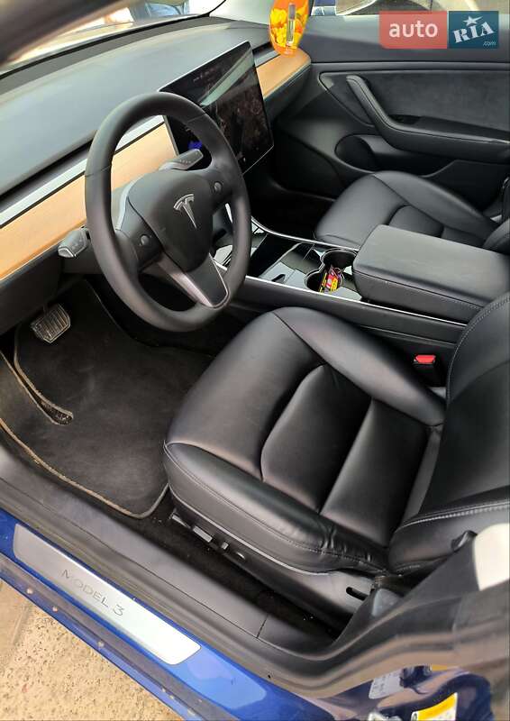 Седан Tesla Model 3 2019 в Сумах