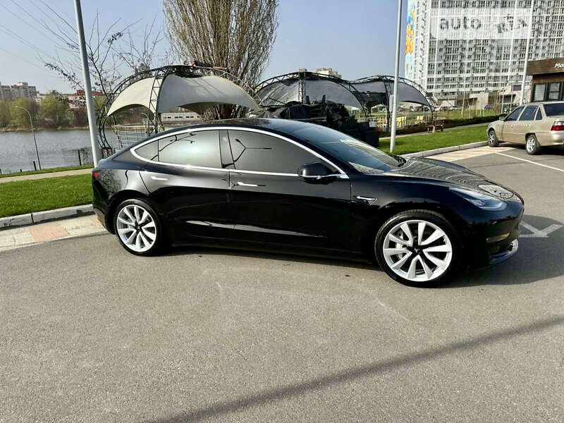 Седан Tesla Model 3 2019 в Киеве