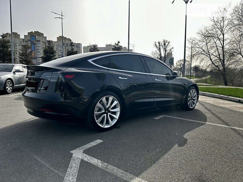 Седан Tesla Model 3 2019 в Киеве