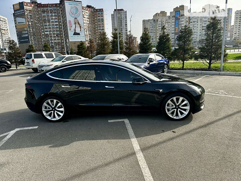 Седан Tesla Model 3 2019 в Киеве