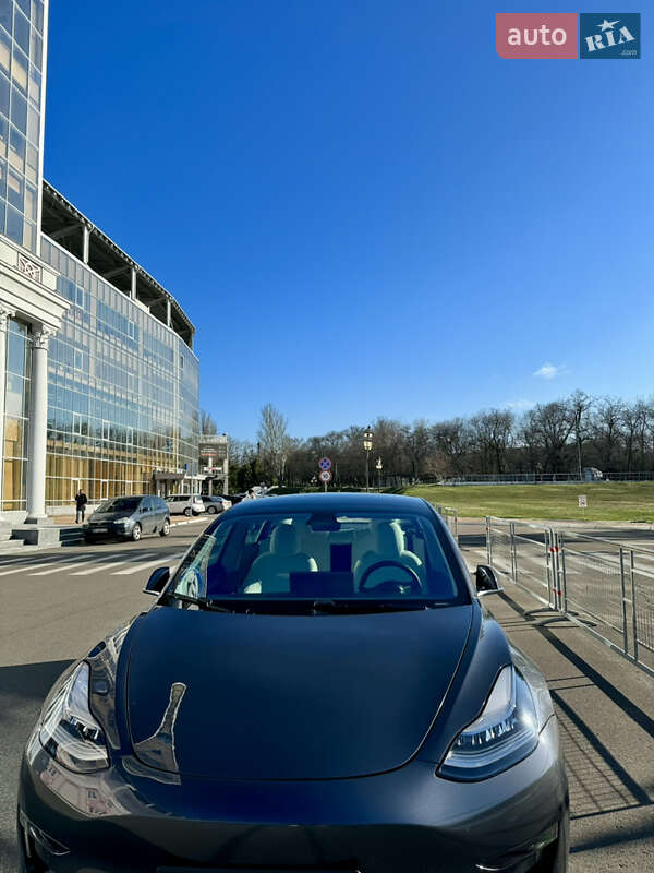 Седан Tesla Model 3 2019 в Одесі