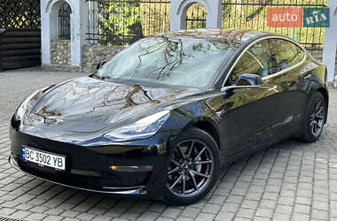 Седан Tesla Model 3 2018 в Львове