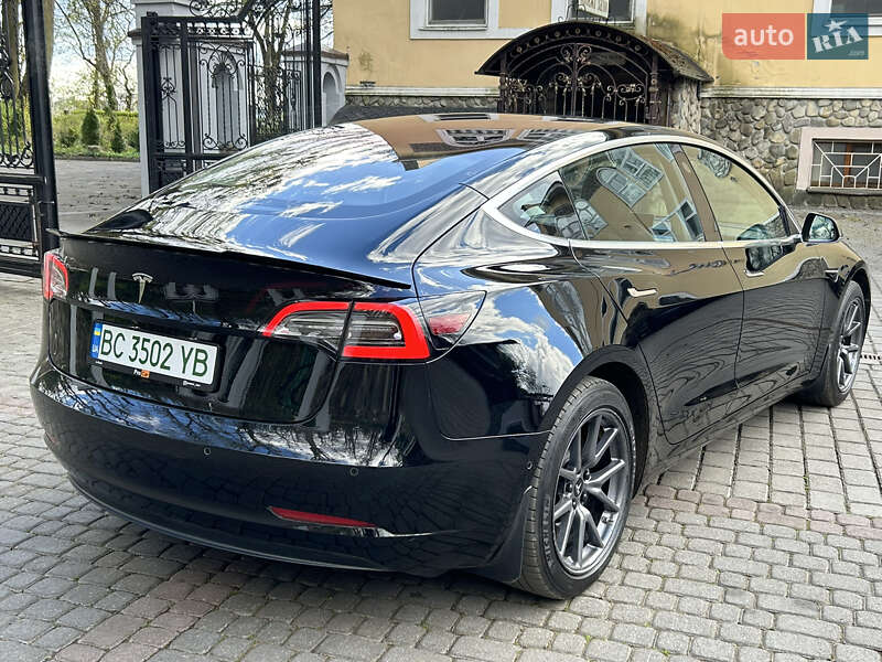 Седан Tesla Model 3 2018 в Львове