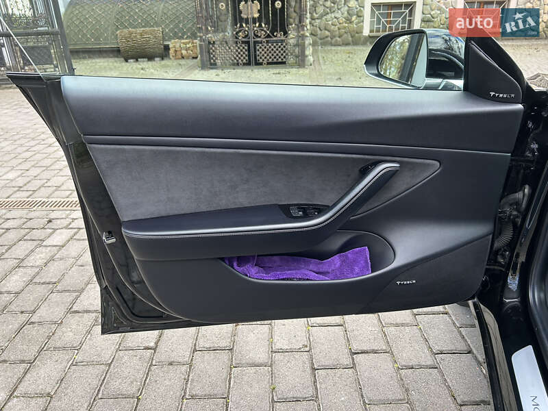Седан Tesla Model 3 2018 в Львове