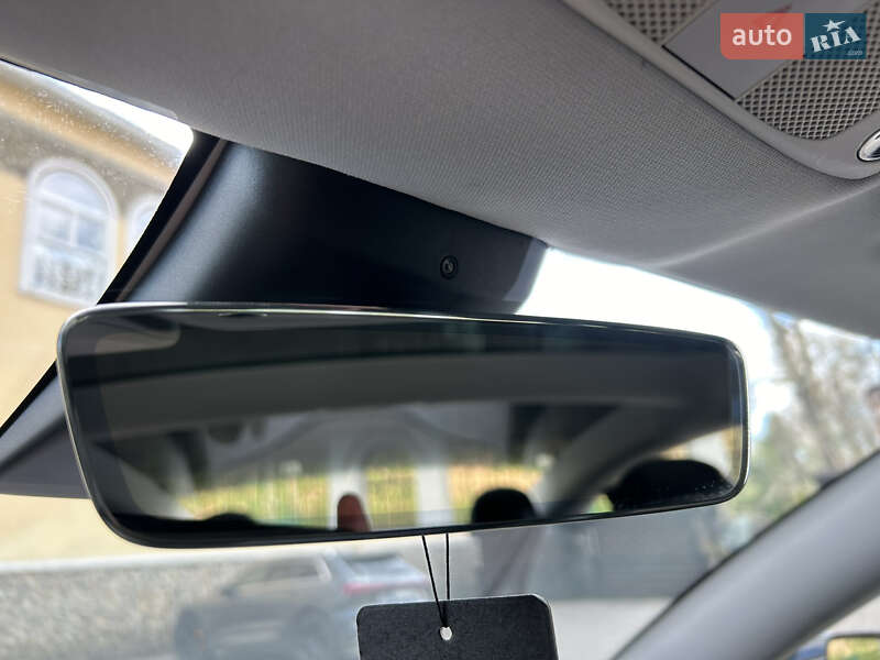Седан Tesla Model 3 2018 в Львове
