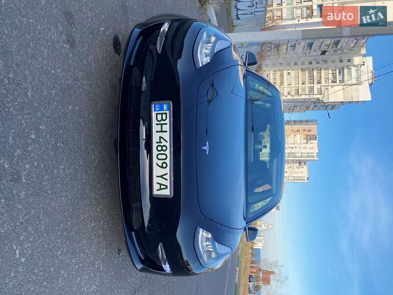 Седан Tesla Model 3 2019 в Одесі