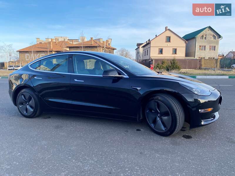 Седан Tesla Model 3 2019 в Одесі