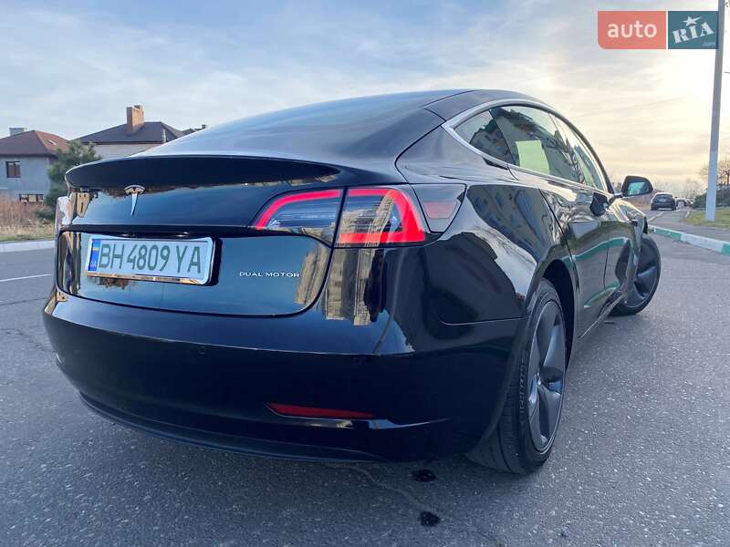 Седан Tesla Model 3 2019 в Одесі