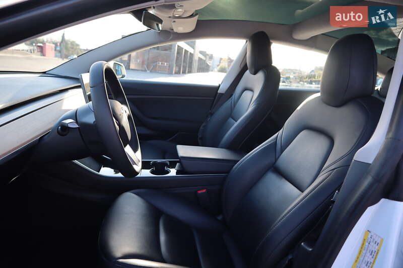 Седан Tesla Model 3 2020 в Дрогобыче