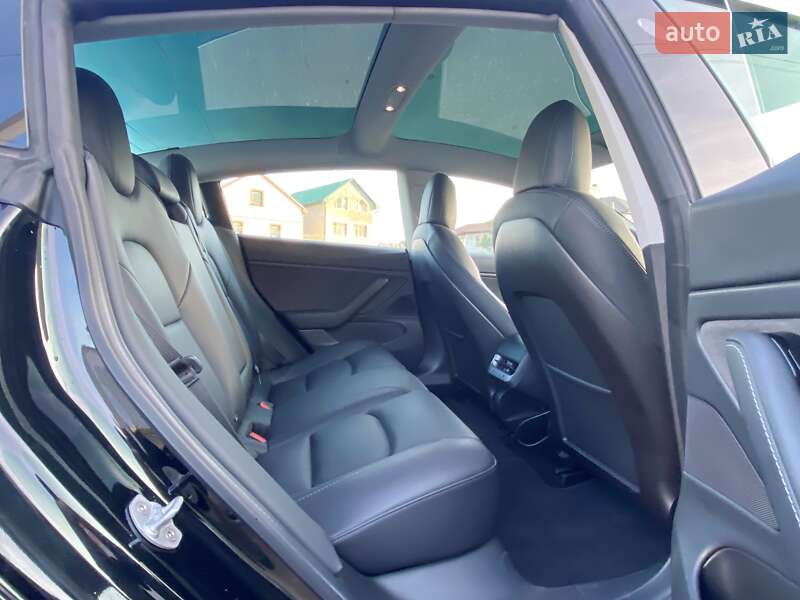 Седан Tesla Model 3 2019 в Одесі