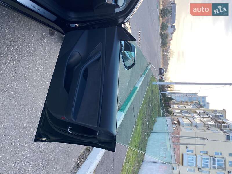 Седан Tesla Model 3 2019 в Одесі