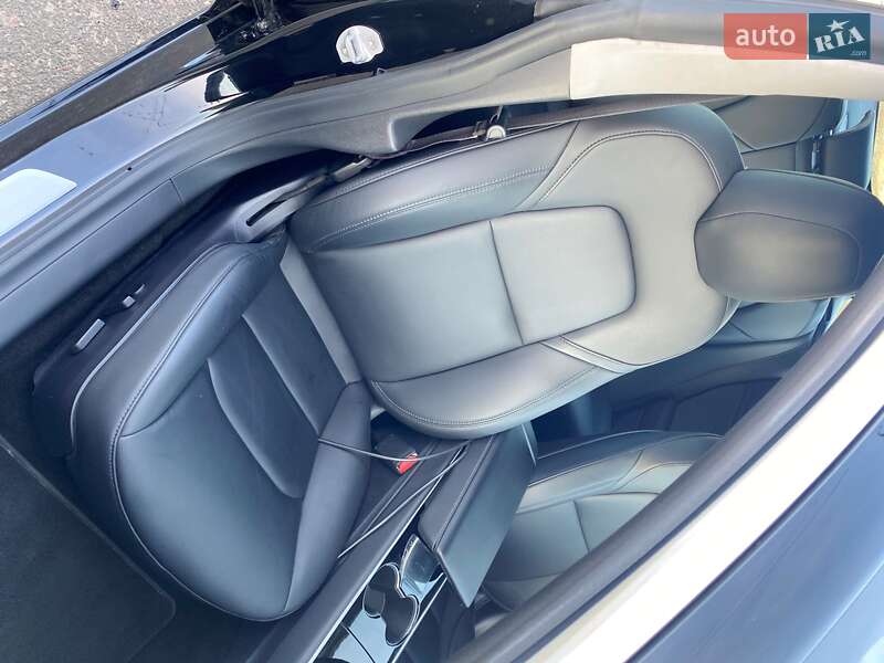 Седан Tesla Model 3 2019 в Одесі