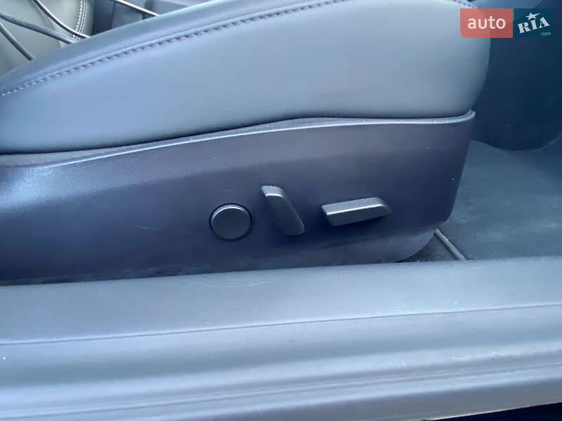 Седан Tesla Model 3 2019 в Одесі