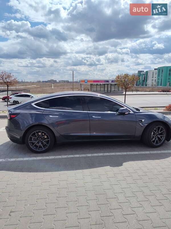 Седан Tesla Model 3 2019 в Киеве