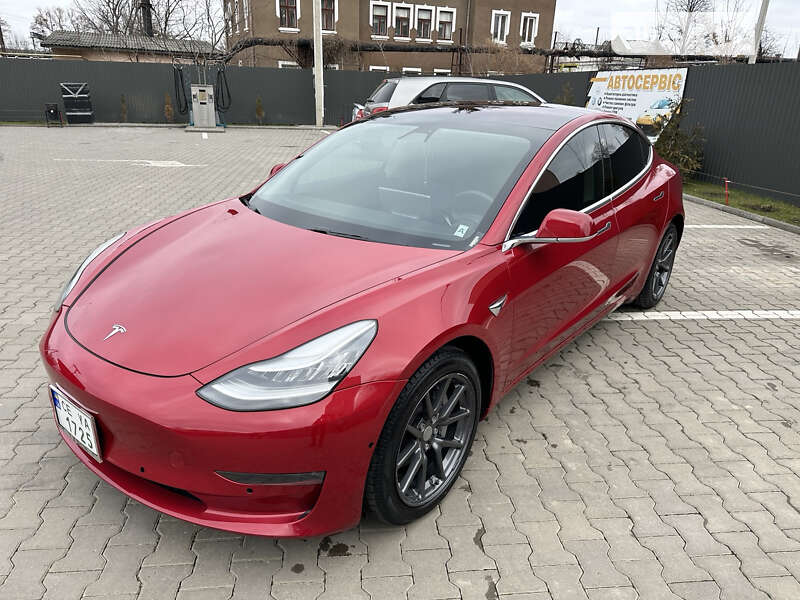 Седан Tesla Model 3 2018 в Черновцах