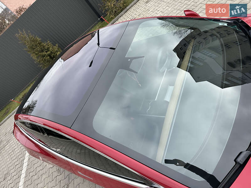 Седан Tesla Model 3 2018 в Черновцах