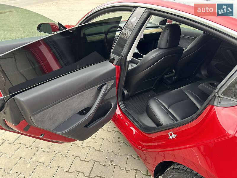 Седан Tesla Model 3 2018 в Черновцах