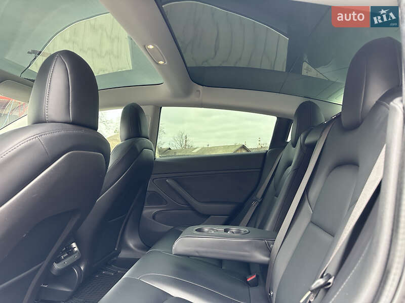 Седан Tesla Model 3 2018 в Черновцах