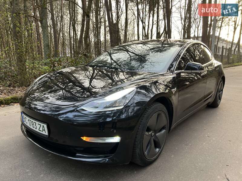 Седан Tesla Model 3 2019 в Львові