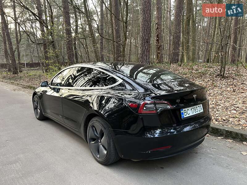 Седан Tesla Model 3 2019 в Львові