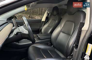 Седан Tesla Model 3 2019 в Львове