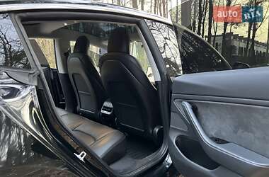 Седан Tesla Model 3 2019 в Львове