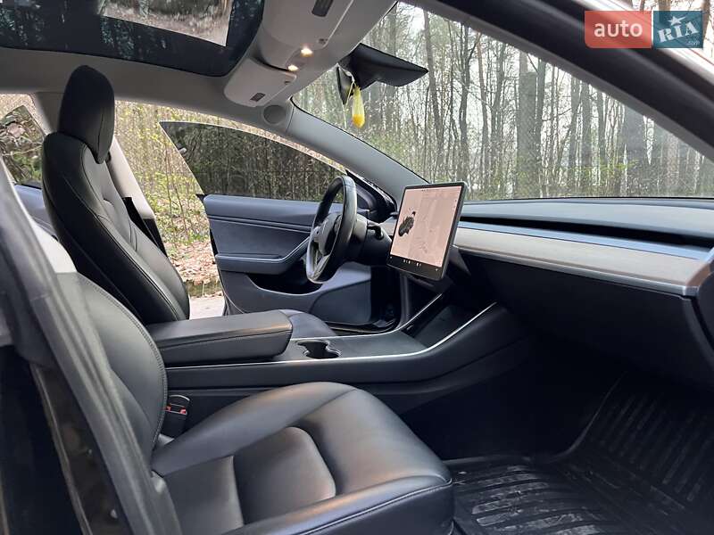 Седан Tesla Model 3 2019 в Львові фото 28 Седан Tesla Model 3 2019 в Львові
